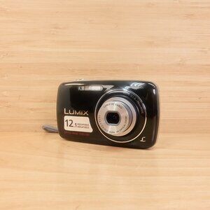 Panasonic Lumix DMC-S1 / 12.1MP Compact Digital Camera / Black